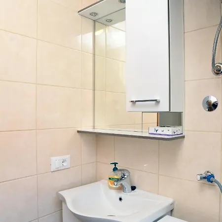 Anamarija Ii Apartment Valun